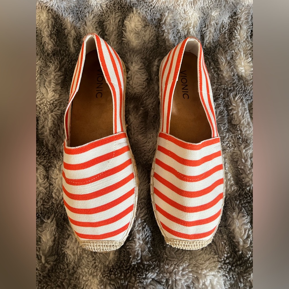 Vionic: 356 Valeri (Coral/ Orange Stripe) Size 8